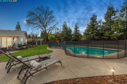 124 Santiago Dr, Danville, CA 94526-1941