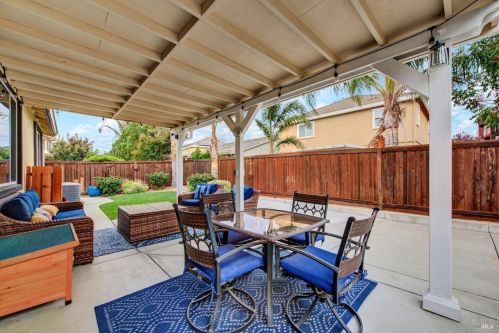 8001 Finchley Ct, Vacaville CA  95687-8253 exterior