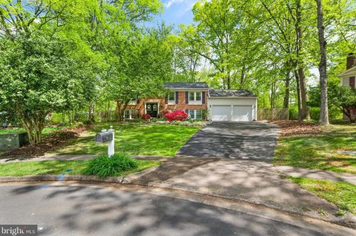 12601 Old Dorm Pl, Herndon, VA 20170-2890