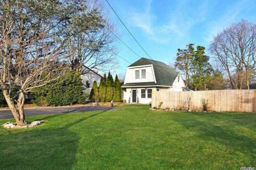 324 4th St, Elwood NY  11731-2930 exterior