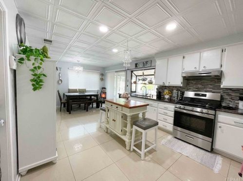 860 Plumwood St, Colton CA  92324-4523 exterior