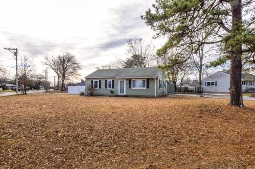 403 Litchfield Dr, Windsor Locks CT  06096-2040 exterior