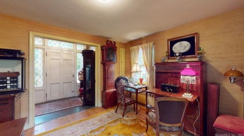 541 Lincoln St, New Britain CT 06052-1802 exterior