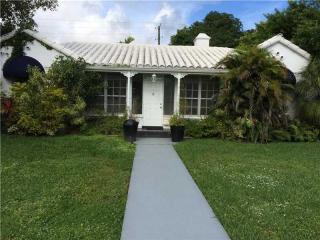 1505 Tyler St, Hollywood FL  33020-5250 exterior