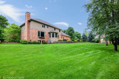 2001 William Dr, Valpo IN  46385-8173 exterior