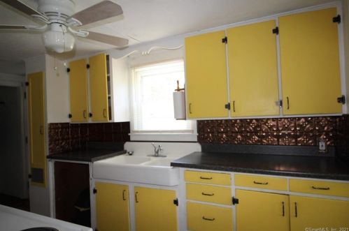 2071 Main St, Coventry CT  06238-2051 exterior