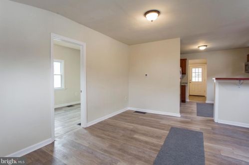 8442 River Rd, Camden, NJ 08110-3324