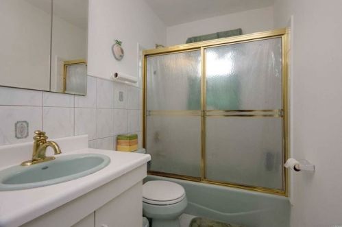 204 Fairview Blvd, Hempstead, NY 11550-2905