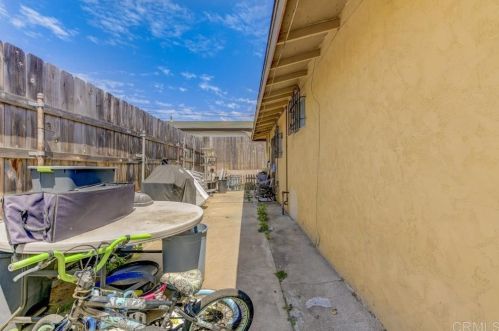 4075 Epsilon St, San Diego CA 92113-4305 exterior