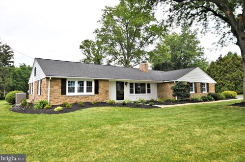 205 Maple Ave, Harleysville PA  19438-1710 exterior