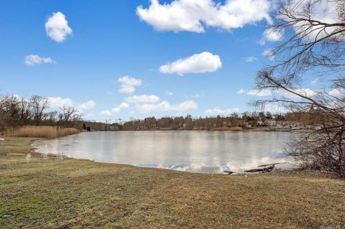 23 Daisy Dr, Mahopac NY  10541-5526 exterior