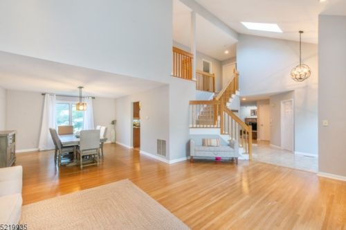 31 Drake Ct, Dover NJ  07869-4851 exterior