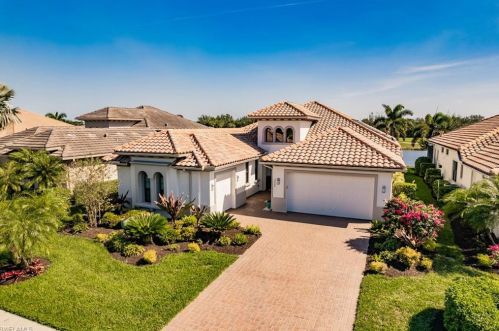 12404 Wisteria Dr, Naples, FL 34120-4676