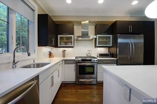 1538 River Rd, Edgewater, NJ 07020-1532