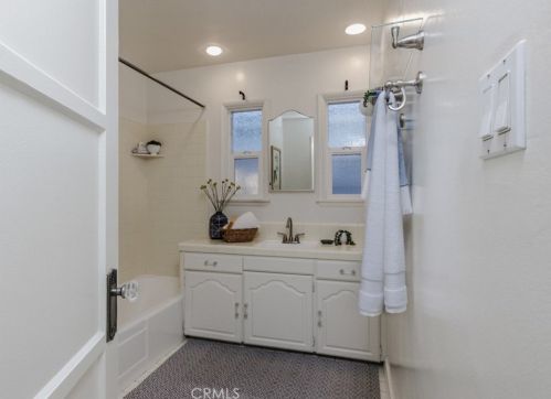 3521 Gardenia Ave, Long Beach, CA 90807-4917