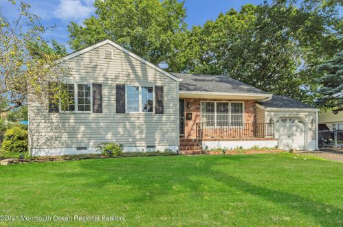 15 Arno St, Oakhurst NJ  07755-1001 exterior