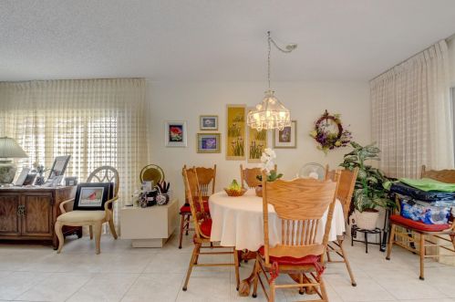 5136 Mirror Lk Blvd, Boynton Beach FL  33472-1211 exterior