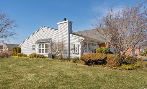 20 Standish Dr, Mount Sinai, NY 11766-2620
