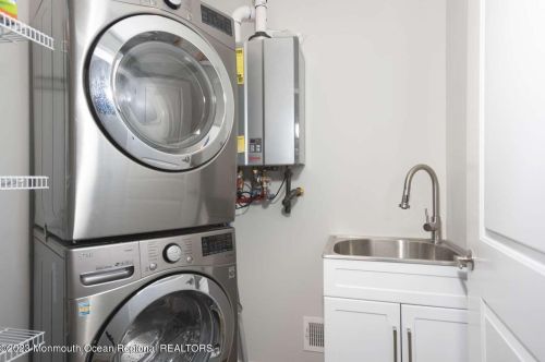 5 Fort Ave, Pelican Island NJ  08751-1512 exterior