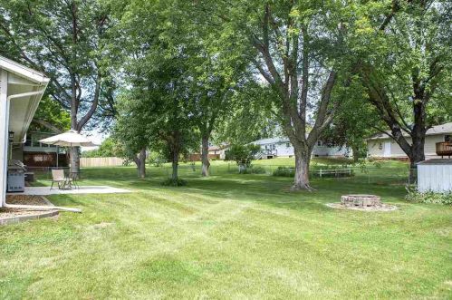 8 Washburn Rd, Deerfield, WI 53531-9574
