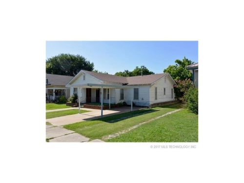 1008 Division St, Henryetta, OK 74437-4054