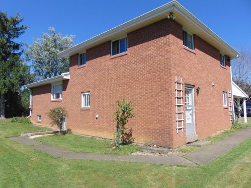 760 Skylark Dr, South Connellsville, PA 15425-1961
