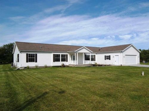 3855 Viking Dr, Mentone, IN 46539-9547