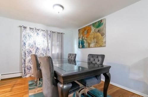 221 Woodland Ave, Bloomfield CT  06002-1357 exterior