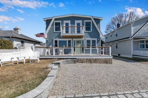 103 Niantic River Rd, Waterford, CT 06385-1832