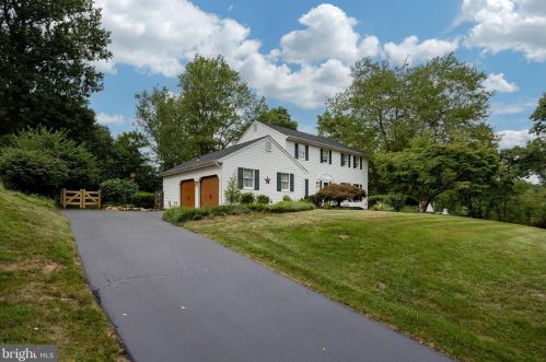 310 Brookwood Dr, Downingtown, PA 19335-1603
