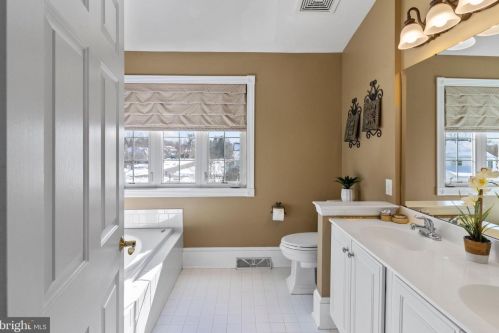 1583 Candace Ln, Yardley PA 19067-4484 exterior