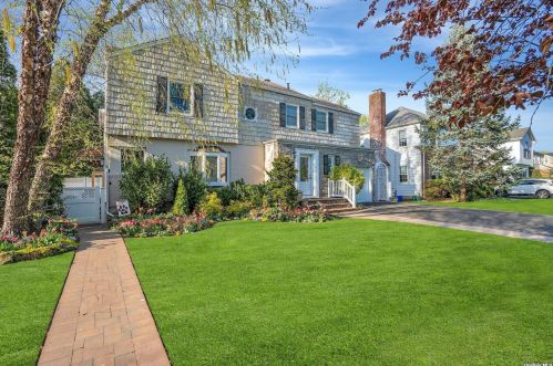 55 Greystone Rd, Rockville Centre, NY 11570-4512