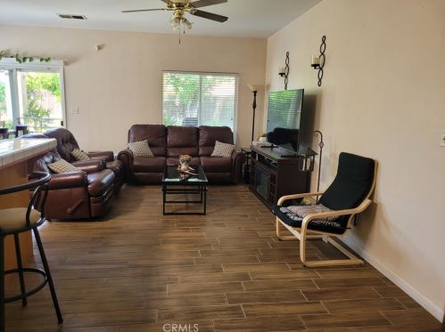 1208 Berkshire Rd, Bakersfield, CA 93307-7121