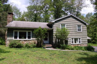 137 Oak Ln, Cresco, PA 18326-7879