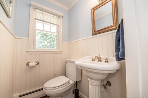 225 Sturges Ridge Rd, Wilton CT  06897-2727 exterior