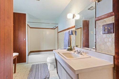 881 Velp Ave, Green Bay WI  54303-3849 exterior