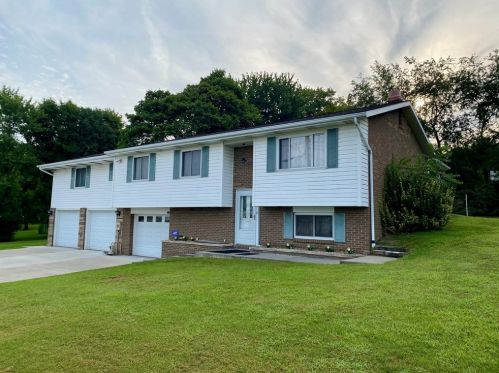 1521 Sycamore St, South Connellsville PA  15425-4954 exterior