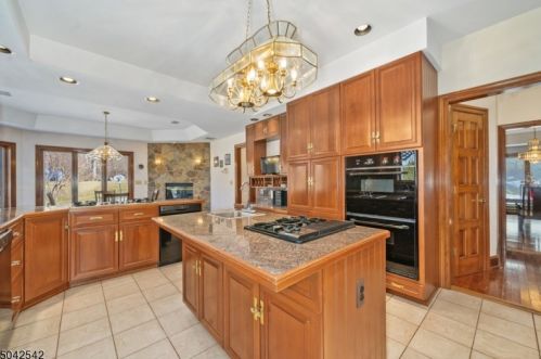 647 Mtn Rd, Sparta NJ  07871-3210 exterior