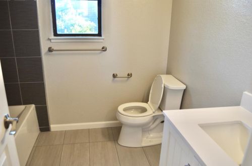 2416 Woodvale Dr, Modesto CA  95355-9581 exterior