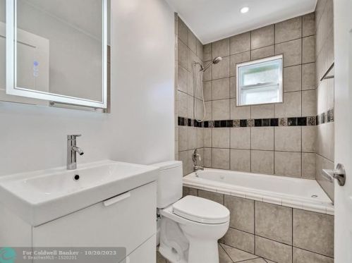 212 2nd Ct, Dania Beach FL  33004-4813 exterior