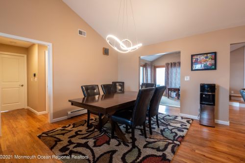 331 Sunset Dr, Pelican Island NJ  08751-2242 exterior