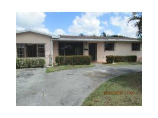 9725 16th St, Miami, FL 33165-7611