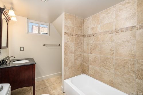 1016 Cook St, Denver CO 80209-4922 exterior