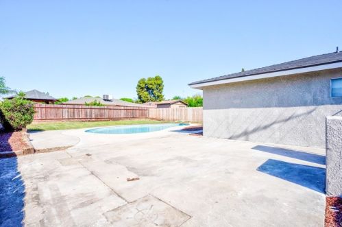 308 Stadium Rd, Madera CA  93637-5354 exterior