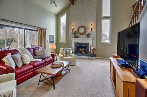 605 Larger Cross Rd, Bedminster NJ  07921-2728 exterior