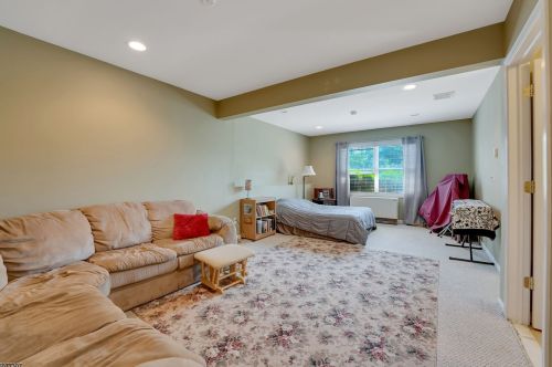 32 Arrowhead Dr, Wantage NJ  07461-1211 exterior