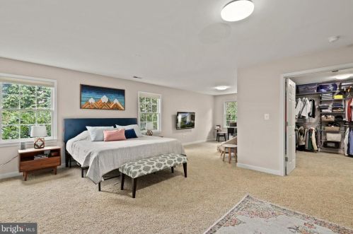 526 Beauregard Dr, Leesburg VA 20175-8924 exterior