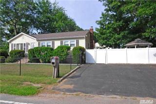 70 Risley Rd, Canaan Lake, NY 11772-1574