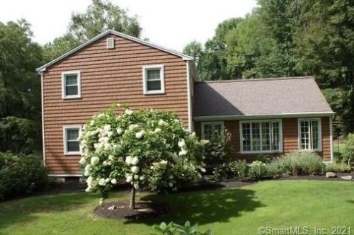 88 Holly Pl, Upper Stepney, CT 06468-1424
