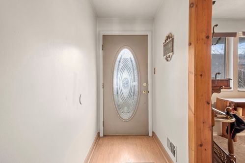 404 Bayberry Ln, Imperial, PA 15126-9660